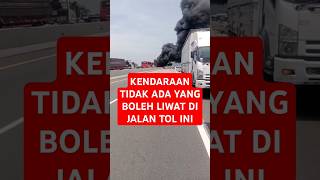 Truk Kebakar Di Jalan Tol shorts fyp reels masukberanda viralvideo viralvideo trendingshorts [upl. by Anatsirhc]