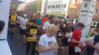 Start der Halbmarathonis bim BonnMarathon [upl. by Secnarfyram]