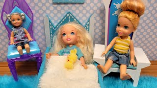 Little Elsa gets a cold  Elsa amp Anna toddlers  Barbie dolls [upl. by Anerec614]