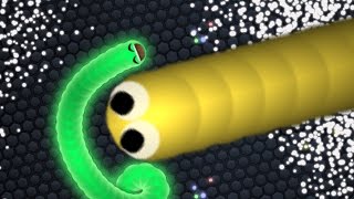 EATING BIGGEST SLITHERIO SNAKES Destroying HUGE Snakes in Slitherio [upl. by Iny350]