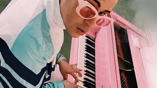 Bad Bunny  Amorfoda  toca el ‘PIANO’ 2018 [upl. by Sirama]