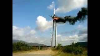 Aerogenerador se Incendia en la Ventosa Oaxaca Mexico 09Noviembre2014 [upl. by Ruperto]