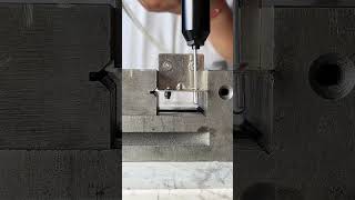 Comparison of the riveting effect of different models of countersunk head spigots [upl. by Huberty]