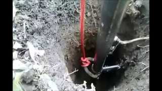 Manual drilling forare manuala put [upl. by Sirob]