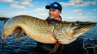 BROCHET GEANT en KAYAK DE PECHE  Cest un nouveau RECORD [upl. by Williams215]