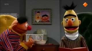 Bert en Ernie ernie probeert stil te zijn [upl. by Procora258]