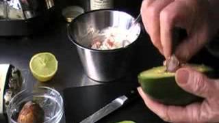 Gevulde avocado met zalm [upl. by Nannie]