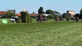 Le jockey Eric Raffin simpose lors du Trophée Vert à MontierenDer [upl. by Ahrendt946]