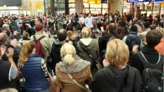 Flashmob im Hauptbahnhof Mannheim  Mannheimer Philharmoniker 2012 [upl. by Hwu545]