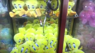 Cromptons Claw Machine in Rhyl Amusement Arcade Tweetie Pie [upl. by Hsizan]