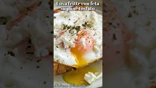 Uova fritte con feta su pane tostato 🥖​🍳 [upl. by Neda611]