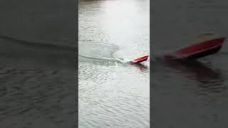 bateau RC en wheeling [upl. by Adnicul70]