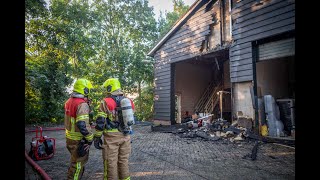 Zeer grote brand nadat containerbrand overslaat op gebouw Beeldsweg Zuidland [upl. by Coop]