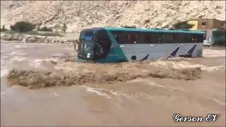 BUSES CRUZANDO RIO PESCADORES OCOÑA AREQUIPA HUAYCOS PERU [upl. by Alon]