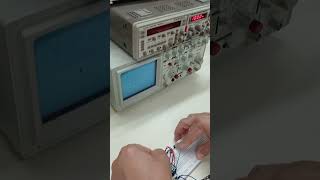 Frequency divider by 2 and 4 using one IC 7476 JK Flip Flop [upl. by Anella]