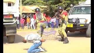 TAHARUKI MAJAMBAZI WAKIRUSHIANA RISASI NA POLISI WANANCHI WAZIMIA [upl. by Adalia429]