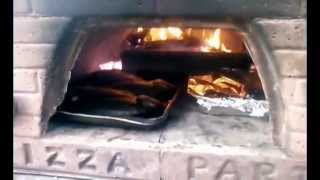 come cucinare orate di mare e gamberoni nel forno a legna Sea bream and prawns in the oven [upl. by Harv]