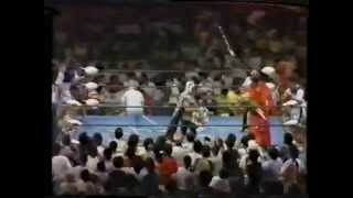 Mil Máscaras vs Gino Hernandez ★1981 [upl. by Akeemat895]