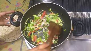 Schezwan Noodles Recipe In Hindi [upl. by Einiffit]