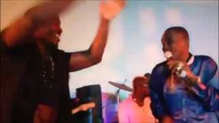 Akon danse le mbalakh avec Waly Seck au Penc Mi  BUZZ African dance [upl. by Ahsenre]