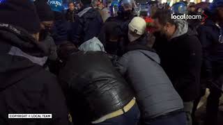 Milano fermo della polizia tensione in Piazza Duomo durante corteo No Green Pass [upl. by Nyltiac]