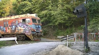 Spoorwegovergang Lesicharka Лесичарка BG  Railroad crossing  Железопътен прелез [upl. by Aryn]