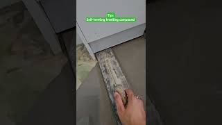 Self levelling compound to cover the kitchen floor stopgap 1200 Latex screed [upl. by Borlow]