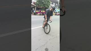 two types of skid on the bike👆 fixiebike trendingvideo shortvideo bicycle viralshorts vsshop [upl. by Nosidda]