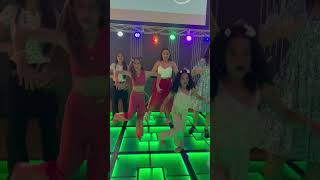 Elas arrasando no passinho ❤️ laviniajoia viralvideo [upl. by Nevanod]