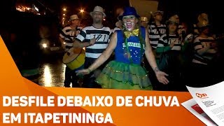 Desfile debaixo de chuva em Itapetininga  TV SOROCABASBT [upl. by Adnirb]