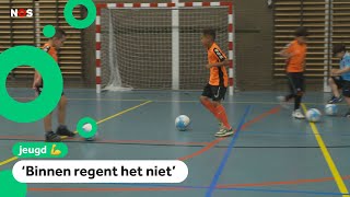 Zaalvoetbal is populair Je kunt vette acties doen [upl. by Ober37]