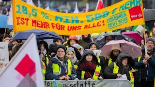 Beschäftigte im öffentlichen Dienst demonstrieren für mehr Lohn [upl. by Harneen]