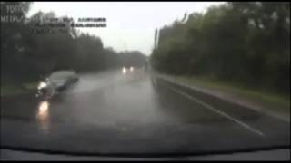 Aquaplaning on the Audi Q7 [upl. by Ashia913]