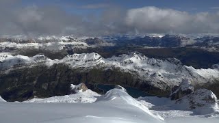 Sulle Dolomiti è già inverno sulla cima della Marmolada imbiancata si spala la neve [upl. by Stead303]