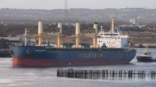 Bulk carrier leaving the Tyne [upl. by Kleon898]