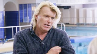 Assistente Hans Klok misdraagt zich ‘Nog één keer en ze vliegt eruit’ [upl. by Rex]