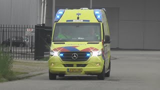 Uniek Rotterdamse ambulance met Amerikaanse sirenes Wail en Yelp en Martinhoorn [upl. by Halland216]