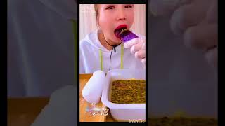 two eaters in one video yy and qain the bast ice eater in the ice gallery wonderful mouthwatering [upl. by Ayot]