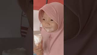 Adek zayina makan es krim [upl. by Colville155]