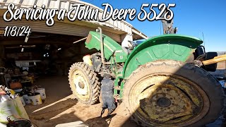 Servicing a John Deere 5525  1824 [upl. by Enneirdna]