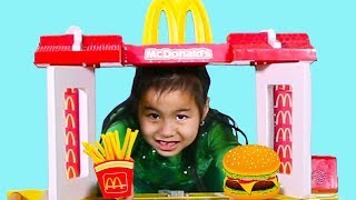 Jannie amp Lyndon Pretend Play with Mcdonalds Fast Food Toy Store [upl. by Bertsche]