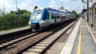 Transilien P Arrivée dun AGC Transilien  Double Sifflets 👌👌👌 [upl. by Ennad175]