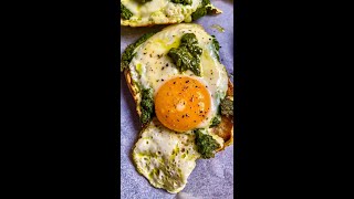 UOVA al PESTOpronte in 5 minuti🤤🌿🍳 Shorts [upl. by Zobkiw]