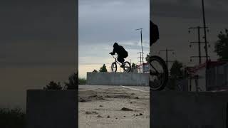 BMX трюки на СТРОЙКЕ [upl. by Aurita]