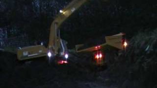 RC EXCAVATOR LIEBHERR 944 WORK IN THE NIGHT arbeiten bei Dämmerung [upl. by Lydia335]