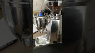 Quamar M80e  Single dose coffee grinding accuracy test [upl. by Adlez]