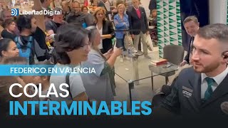 Colas interminables durante dos horas para la firma de libros de Federico en Valencia [upl. by Ymerej]