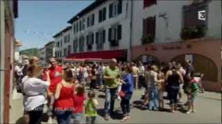 Extrait Des Racines amp Des Ailes  Pays Basque  17102012mp4 [upl. by Aelam]