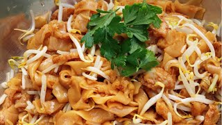 简易经济炒粿条 The Best and Simple Fried Kuey Teow Recipe [upl. by Ylrad141]