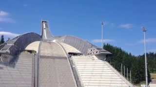 Gran tirolina en holmenkollen Oslo  Salto de esquí [upl. by Vaenfila387]